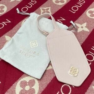 NWT Kendra Scott Luggage Tag in Light Pink